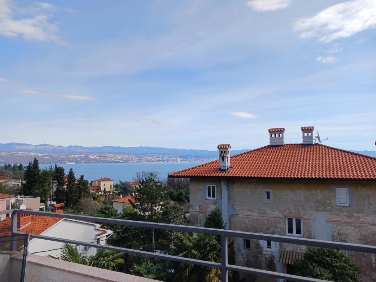 Apartment Lady Daniela Mit Meerblick In Lovran Exterior photo