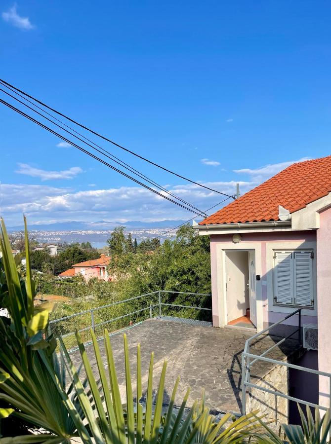 Apartment Lady Daniela Mit Meerblick In Lovran Exterior photo