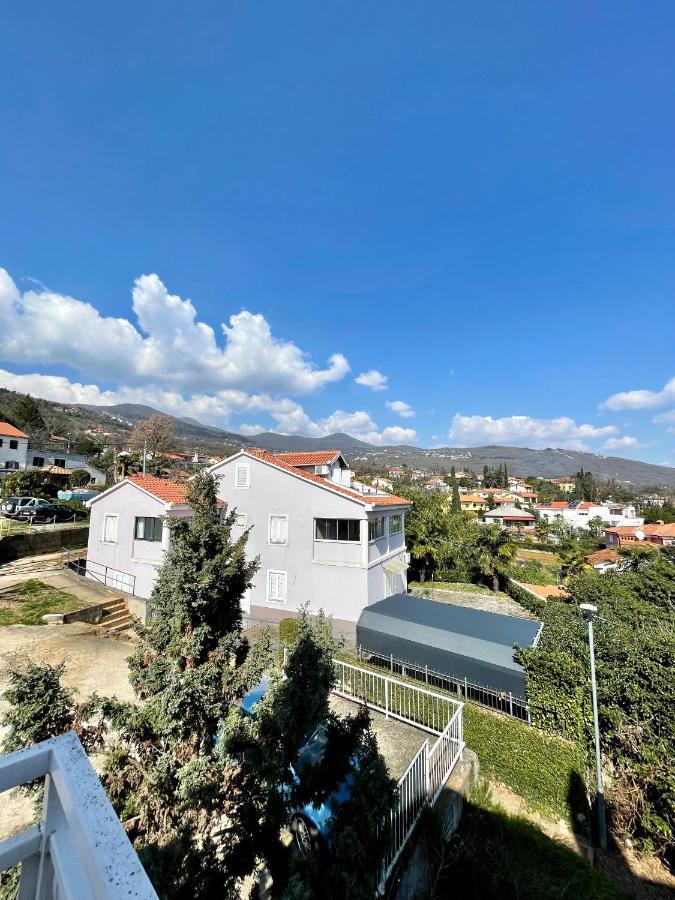 Apartment Lady Daniela Mit Meerblick In Lovran Exterior photo