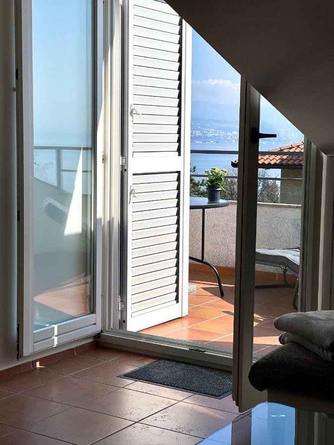 Apartment Lady Daniela Mit Meerblick In Lovran Exterior photo